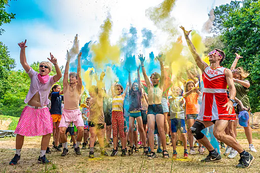 Animacin color run festiva con campistas en el camping VAGUES OCEANES Boudigau en LABENNE OCEAN (40). Animacin color run festiva con campistas en el camping VAGUES OCEANES Boudigau en LABENNE OCEAN (40).