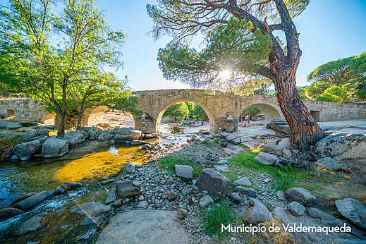 Puente de piedra y ro en Valdemaqueda, lugar para visitar cerca del camping. Puente de piedra y ro en Valdemaqueda, lugar para visitar cerca del camping.