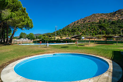 Piscinas del camping CAPFUN El Canto La Gallina en Valdemaqueda (Madrid). Piscinas del camping CAPFUN El Canto La Gallina en Valdemaqueda (Madrid).