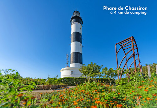 Faro de Chassiron, emblemático faro blanco y negro en la isla de Oléron.