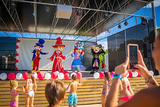 Espectáculo de animación con mascotas y niños en el camping CAPFUN Mirmanda en Cambrils - Vinyols i els Arcs (43)