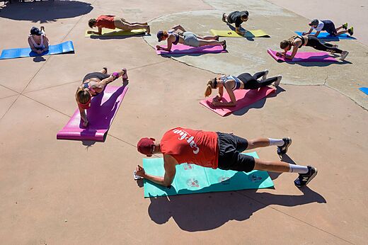 Actividad fitness al aire libre en el camping CAPFUN Mirmanda en Cambrils - Vinyols i els Arcs (43).