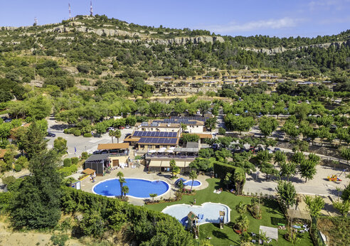 Piscinas exteriores, juegos acuáticos, vista aérea camping CAPFUN Serra de Prades (43).
